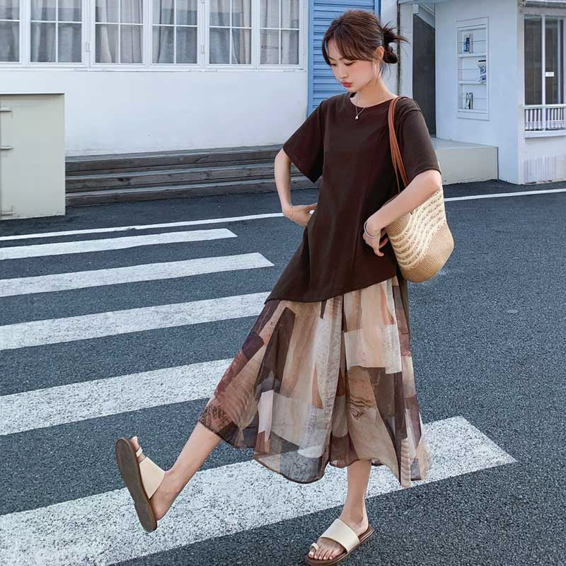 アシンメトリーカットソー×ニュアンススカート