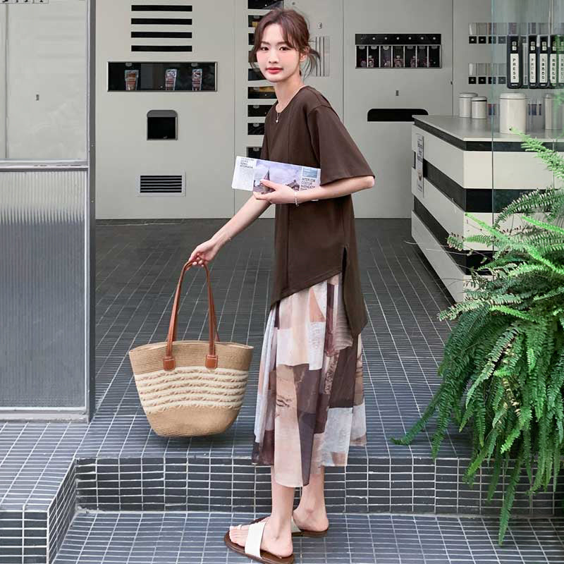 アシンメトリーカットソー×ニュアンススカート