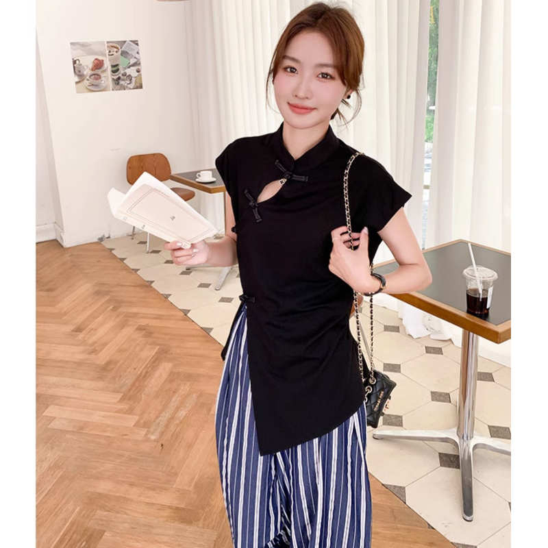 フロントオープントップス×ストライプワイドパンツ