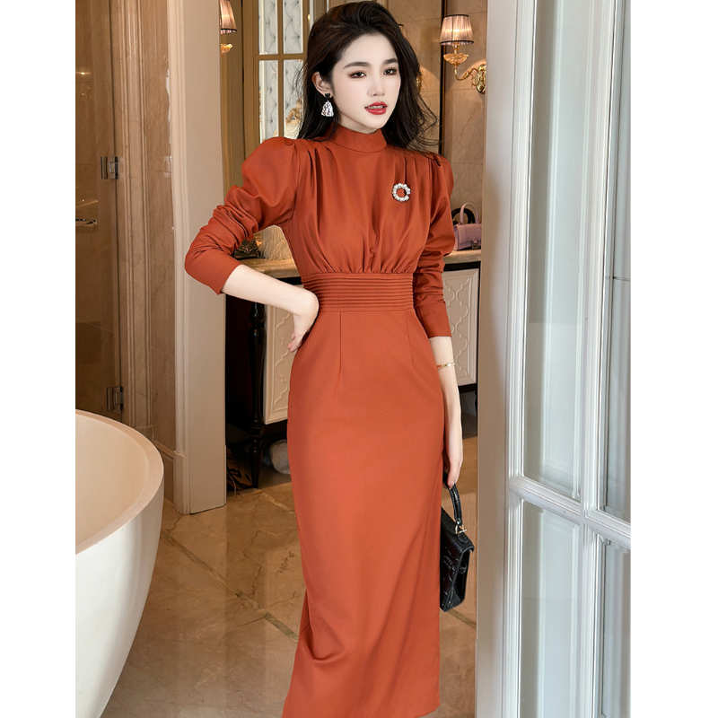 ブローチ付きウエストコンシャスワンピース