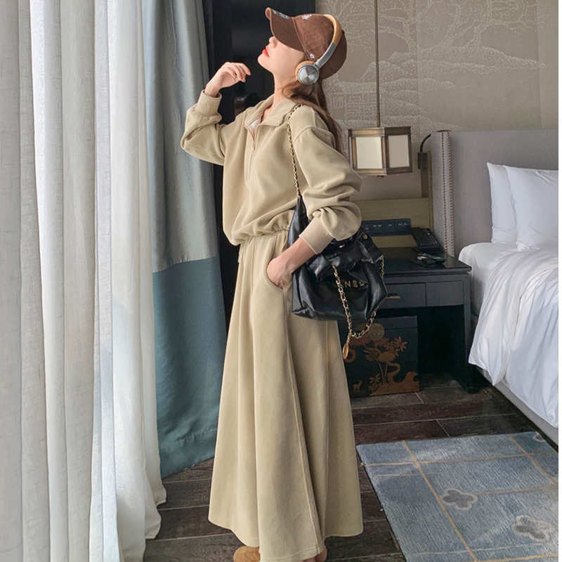 ハーフジップショートトレーナー×マキシフレアスカート