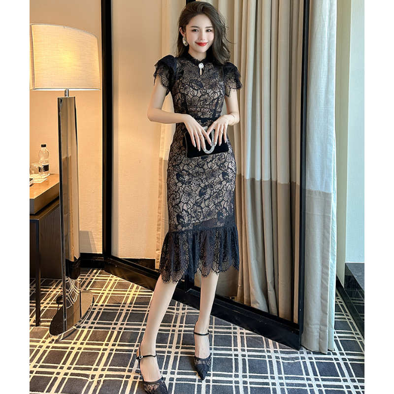 スカラップフリルヘム総レースタイトワンピース