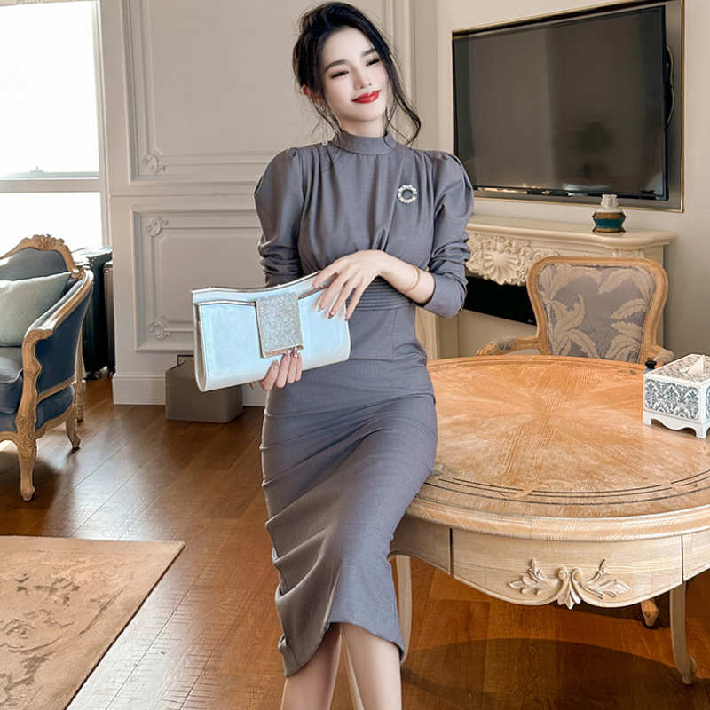 ブローチ付きウエストコンシャスワンピース