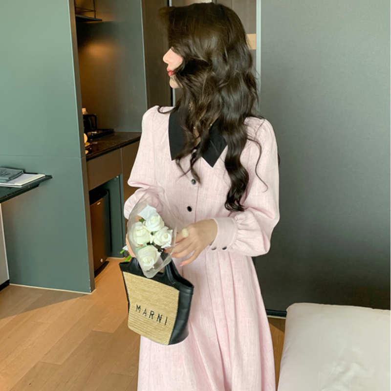 ブラックカラークロップドシャツ×プリーツロングスカート