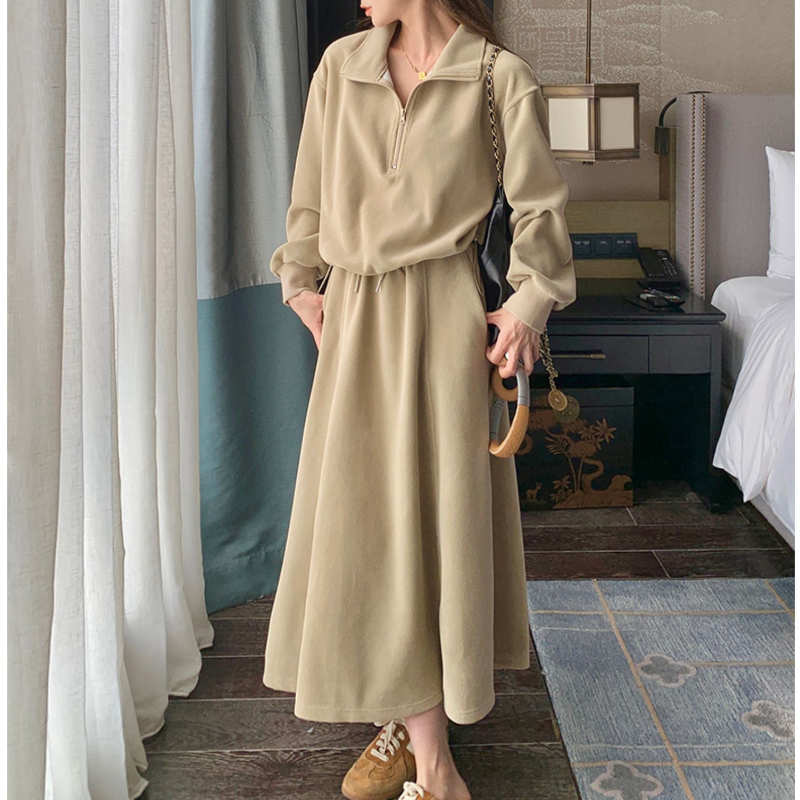 ハーフジップショートトレーナー×マキシフレアスカート