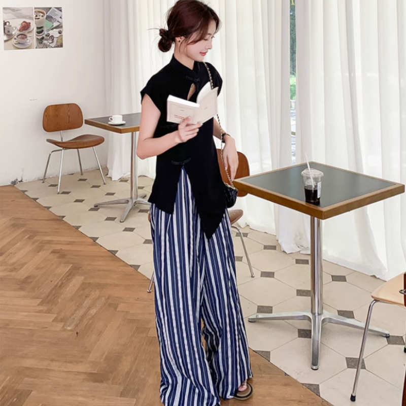 フロントオープントップス×ストライプワイドパンツ