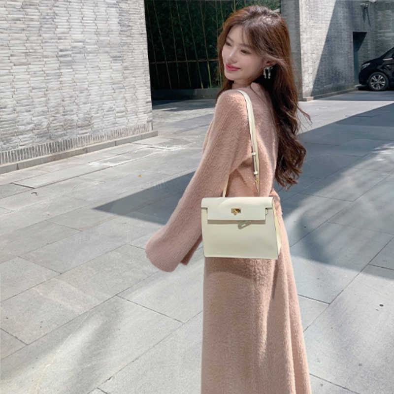 クロップドマシュマロニット×ナローニットスカート