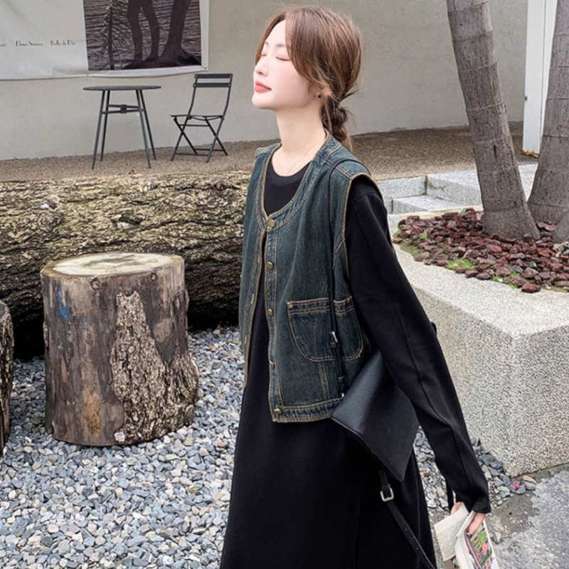 デニムベスト×マキシTシャツワンピース