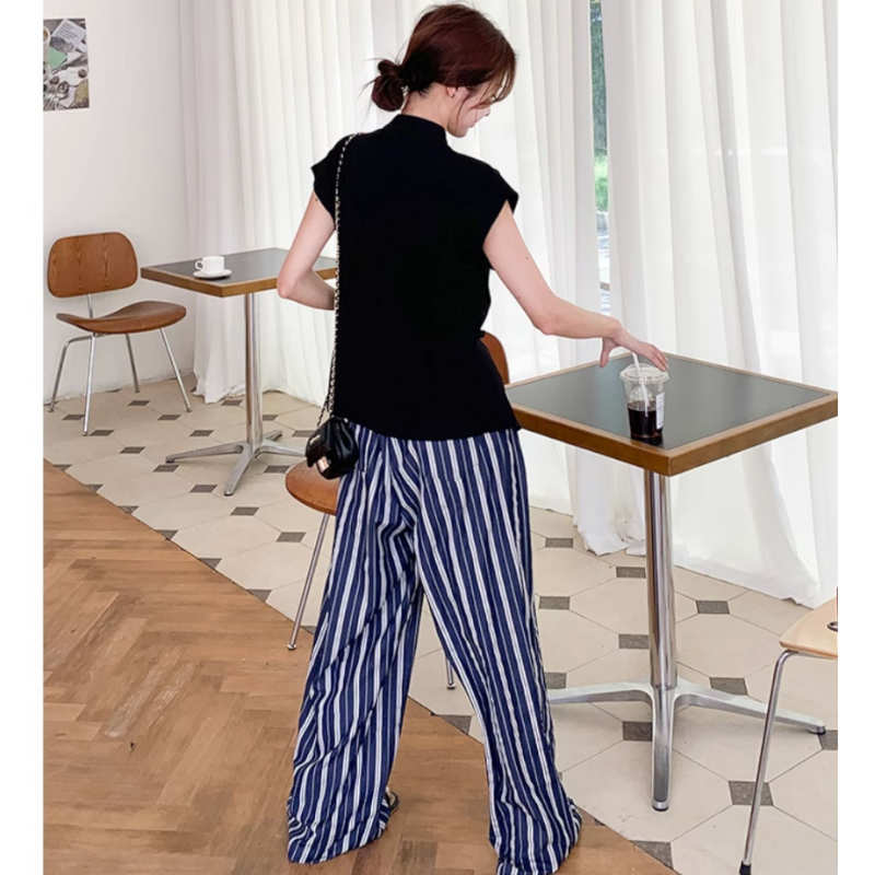 フロントオープントップス×ストライプワイドパンツ