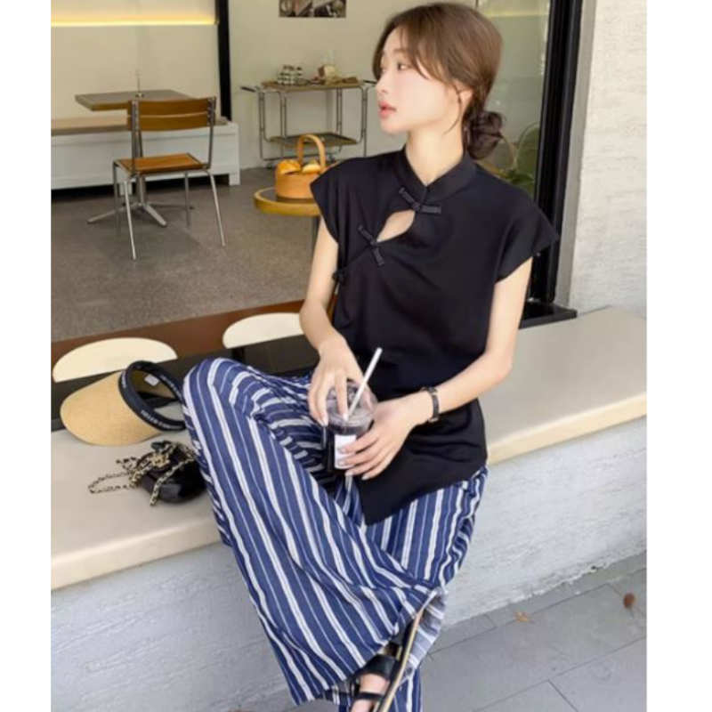 フロントオープントップス×ストライプワイドパンツ