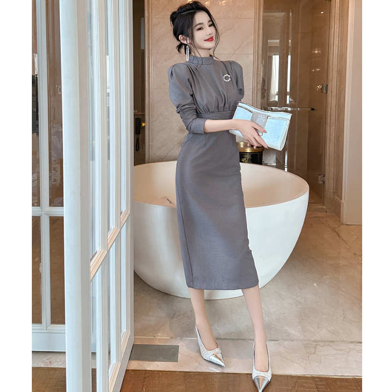 ブローチ付きウエストコンシャスワンピース