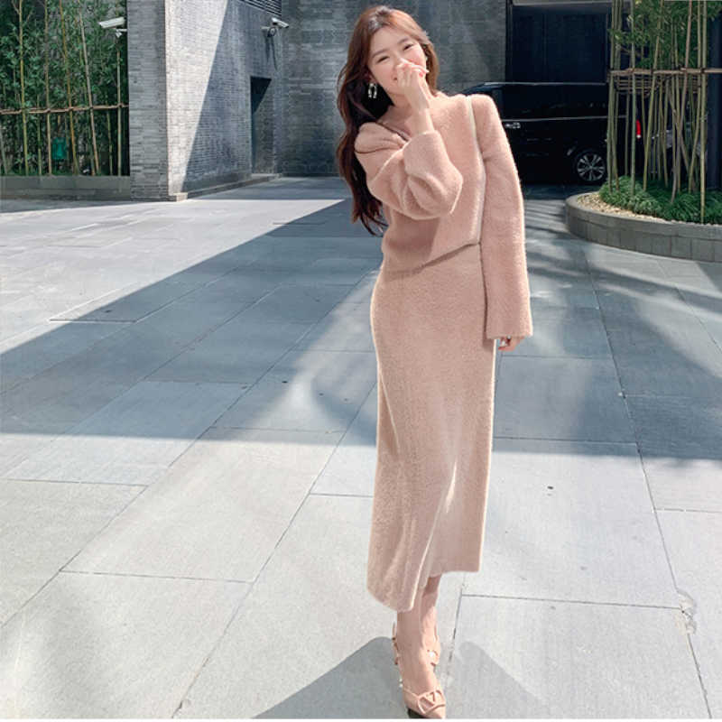 クロップドマシュマロニット×ナローニットスカート