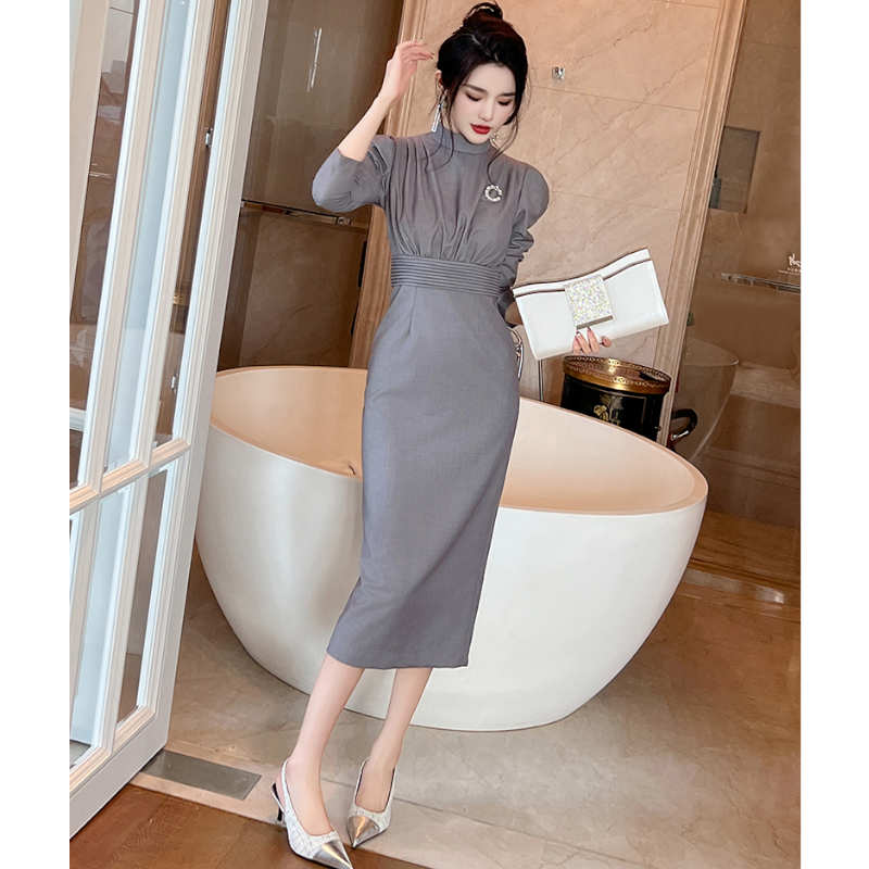 ブローチ付きウエストコンシャスワンピース