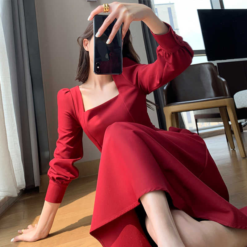 バックオープンスクエアネックレッドロングワンピース