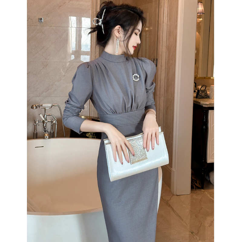 ブローチ付きウエストコンシャスワンピース