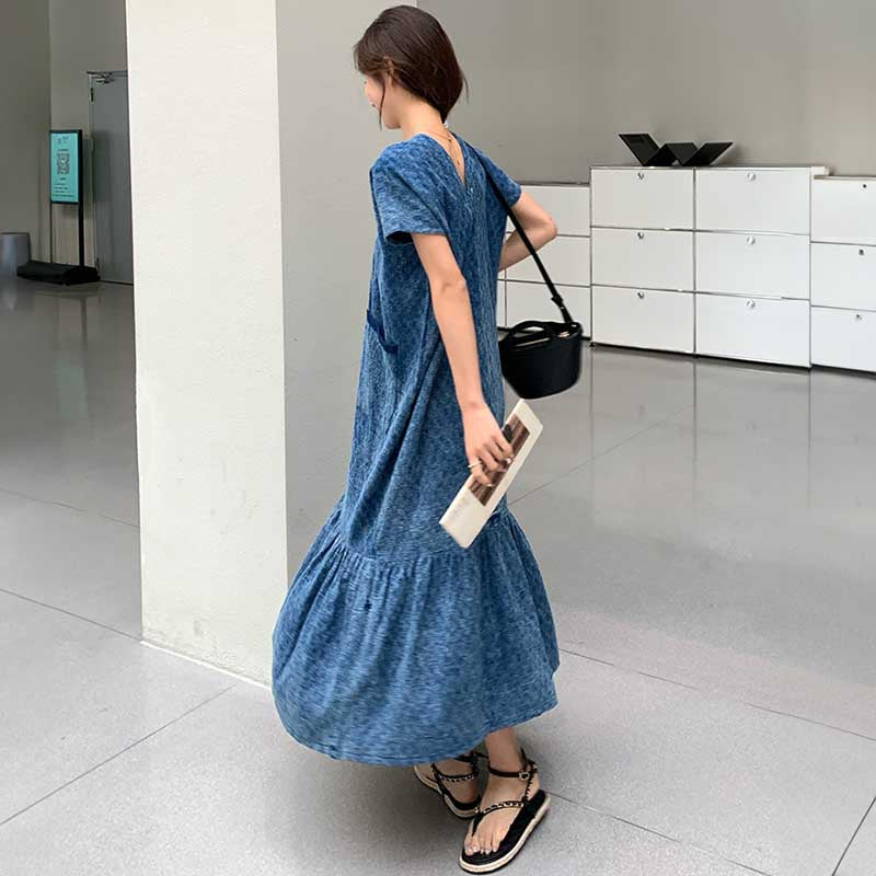 裾フレアVネックワンピース