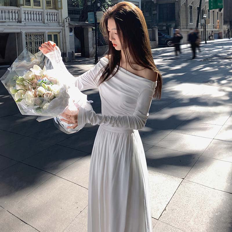 オフショルダーホワイトワンピース