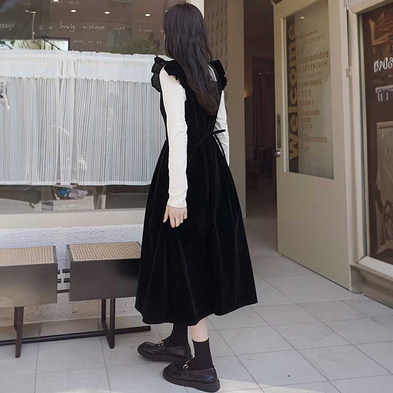 ショルダーフリルブラックベロアワンピース