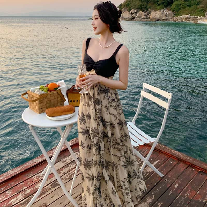 ブラックカーディガン×シックフラワーワンピース