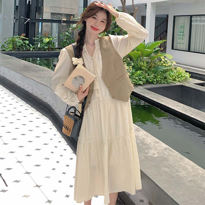 ショート丈ベスト×スタンドカラーワンピース