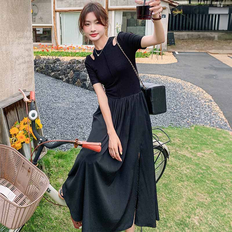ショルダーカットブラックフレアワンピース