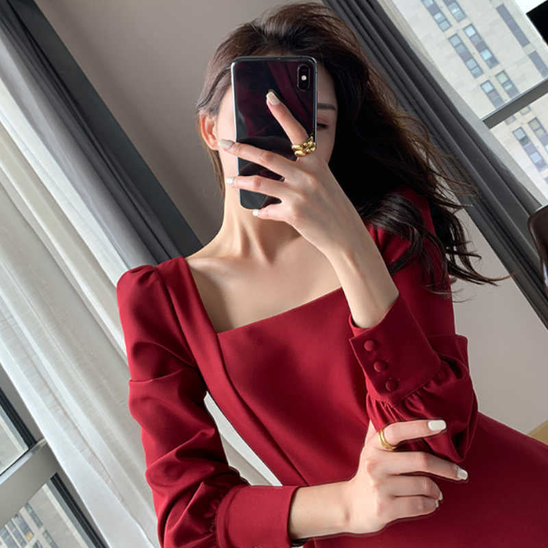 バックオープンスクエアネックレッドロングワンピース