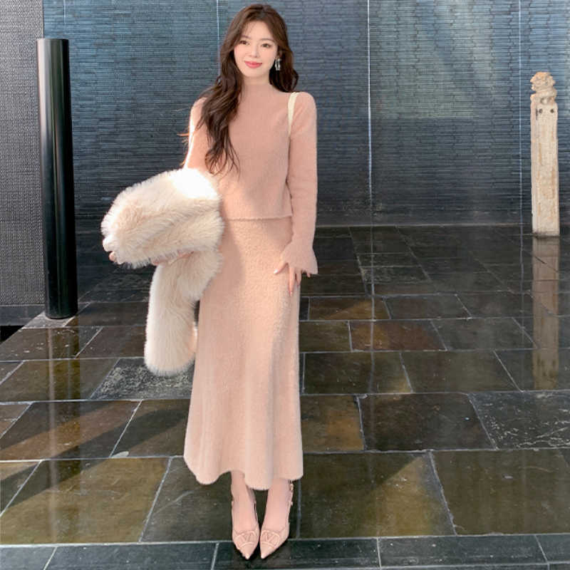 クロップドマシュマロニット×ナローニットスカート