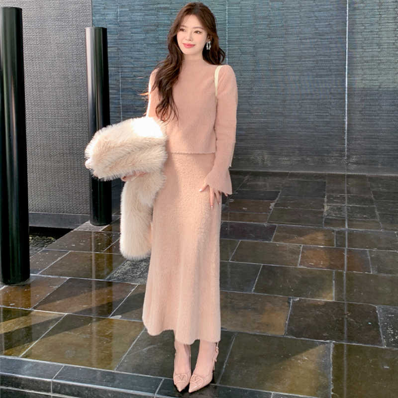 クロップドマシュマロニット×ナローニットスカート