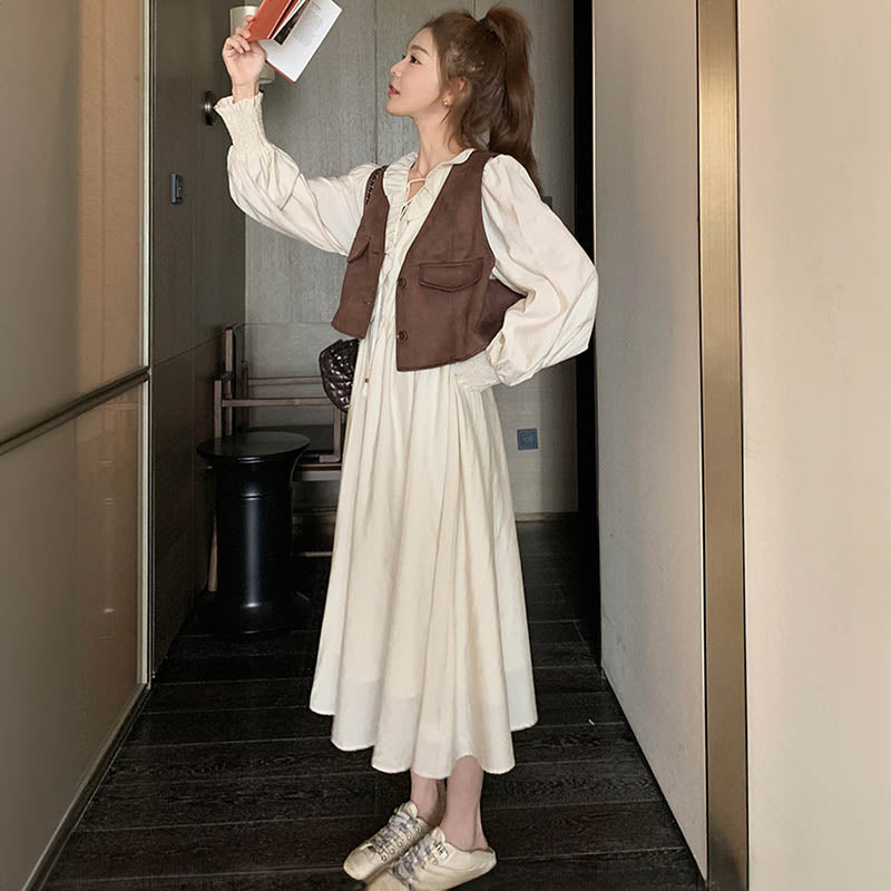 ショートスウェードベスト×フリルVネックワンピース