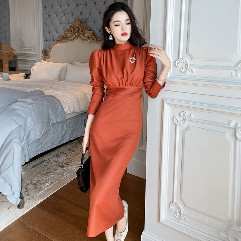 ブローチ付きウエストコンシャスワンピース