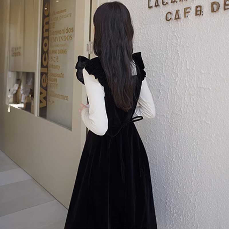 ショルダーフリルブラックベロアワンピース