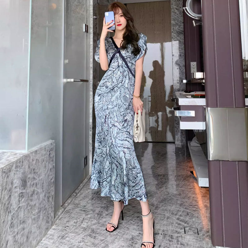 Vネックフリルスリーブワンピース