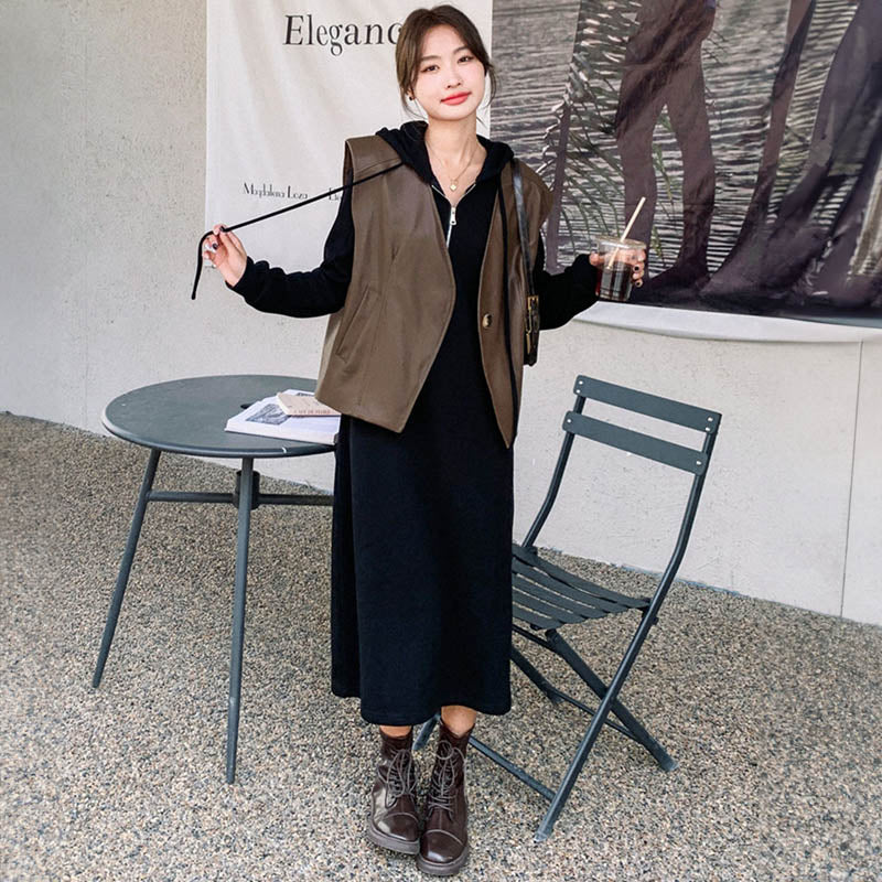 フーディーワンピース×ワイドレザーベスト