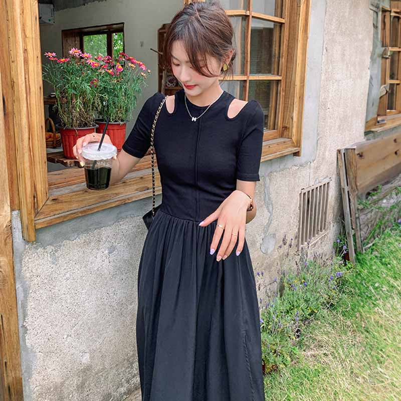 ショルダーカットブラックフレアワンピース