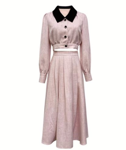 ブラックカラークロップドシャツ×プリーツロングスカート