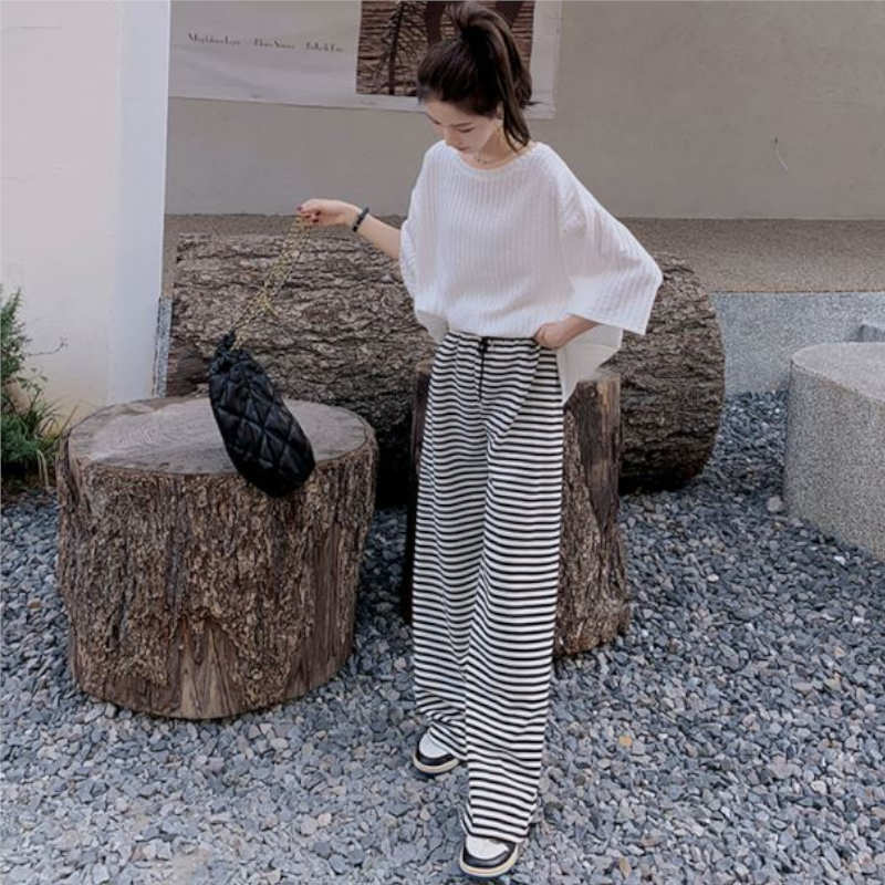 リブオーバードルマンプルオーバー×ボーダースウェットパンツ