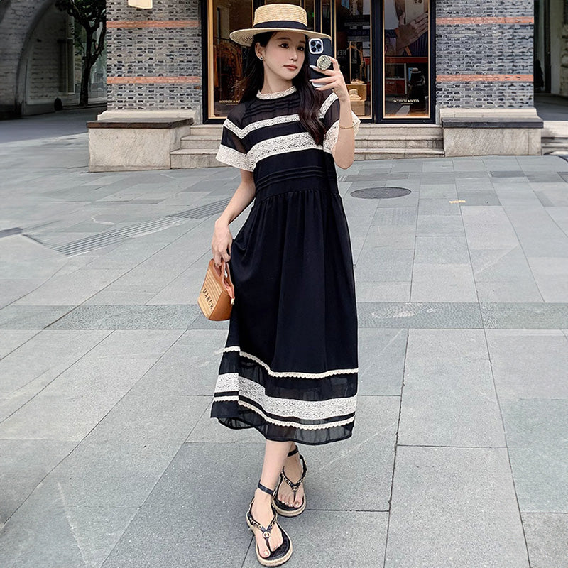 レースボーダーワンピース