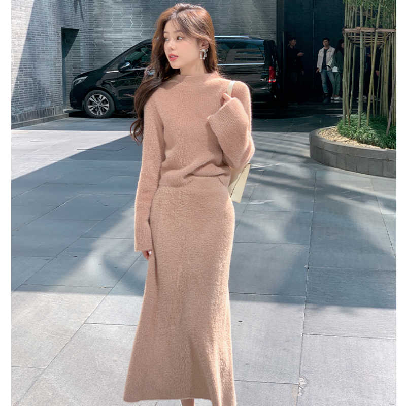 クロップドマシュマロニット×ナローニットスカート