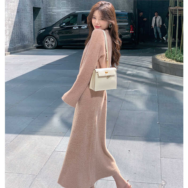 クロップドマシュマロニット×ナローニットスカート