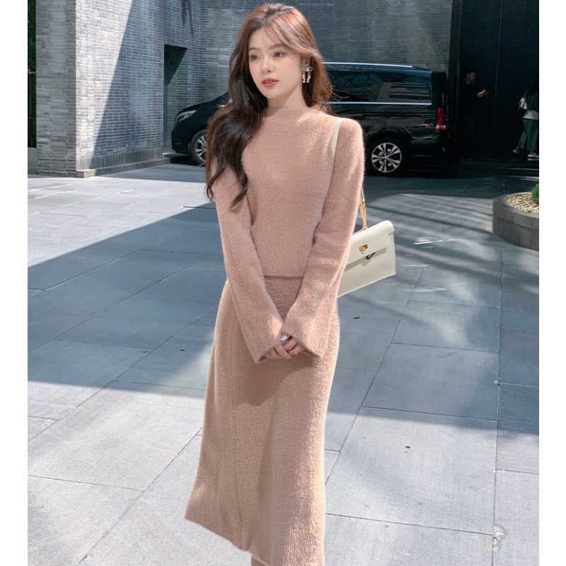 クロップドマシュマロニット×ナローニットスカート