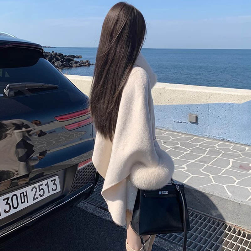 ファー付きドルマンコート