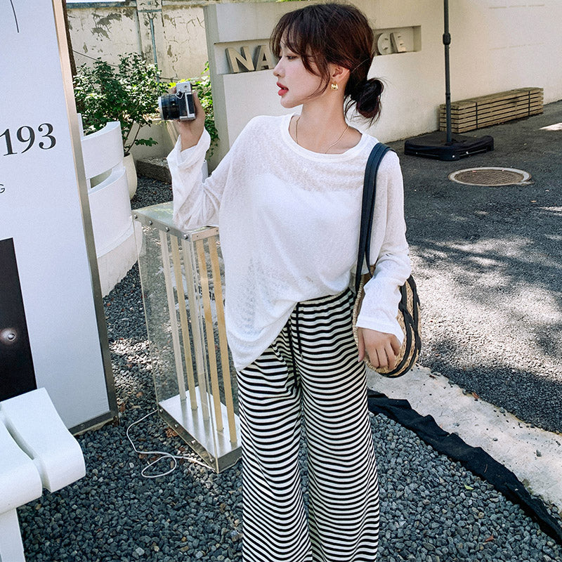 ラウンドネックロングTシャツ×ボーダーパンツ