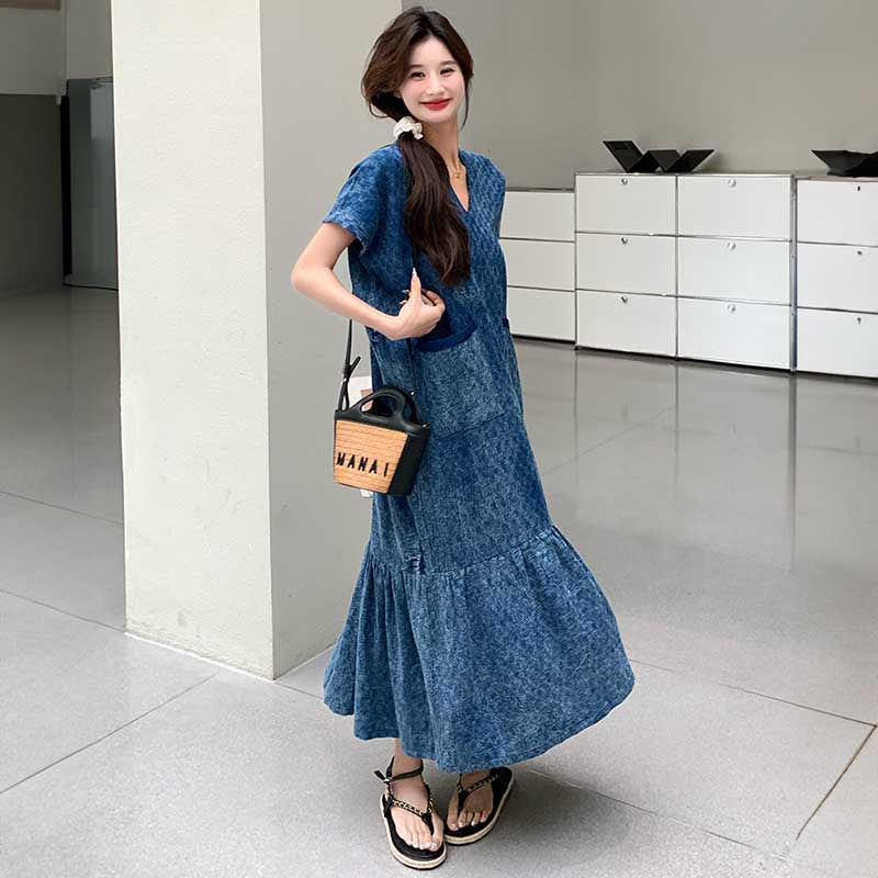 裾フレアVネックワンピース