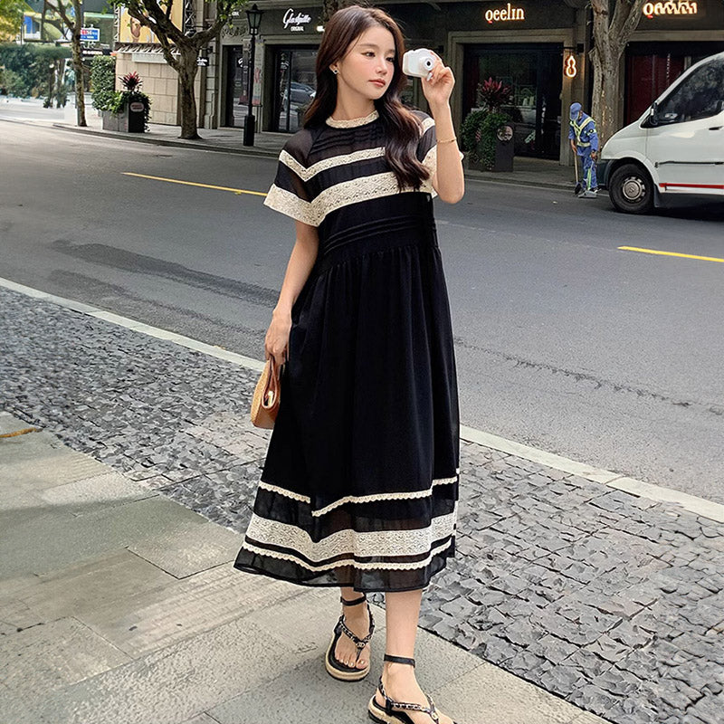 レースボーダーワンピース