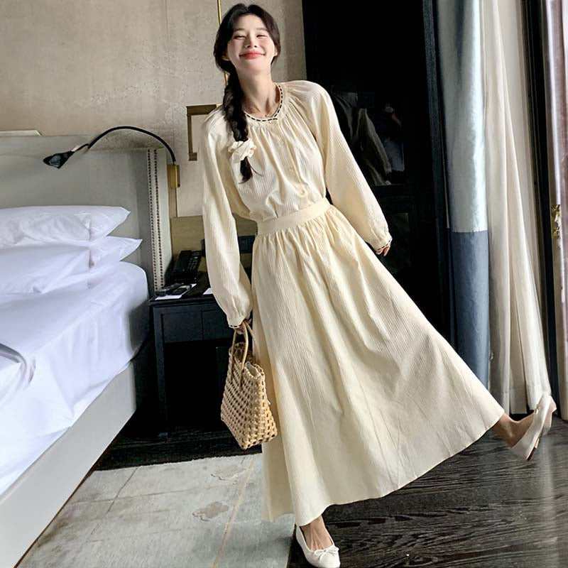 オフホワイトブラウス×フレアスカートセット