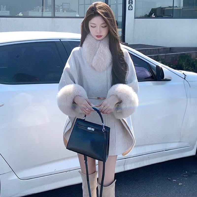 ファー付きドルマンコート