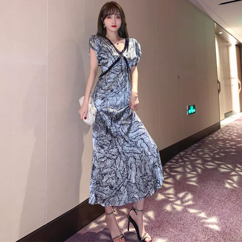 Vネックフリルスリーブワンピース