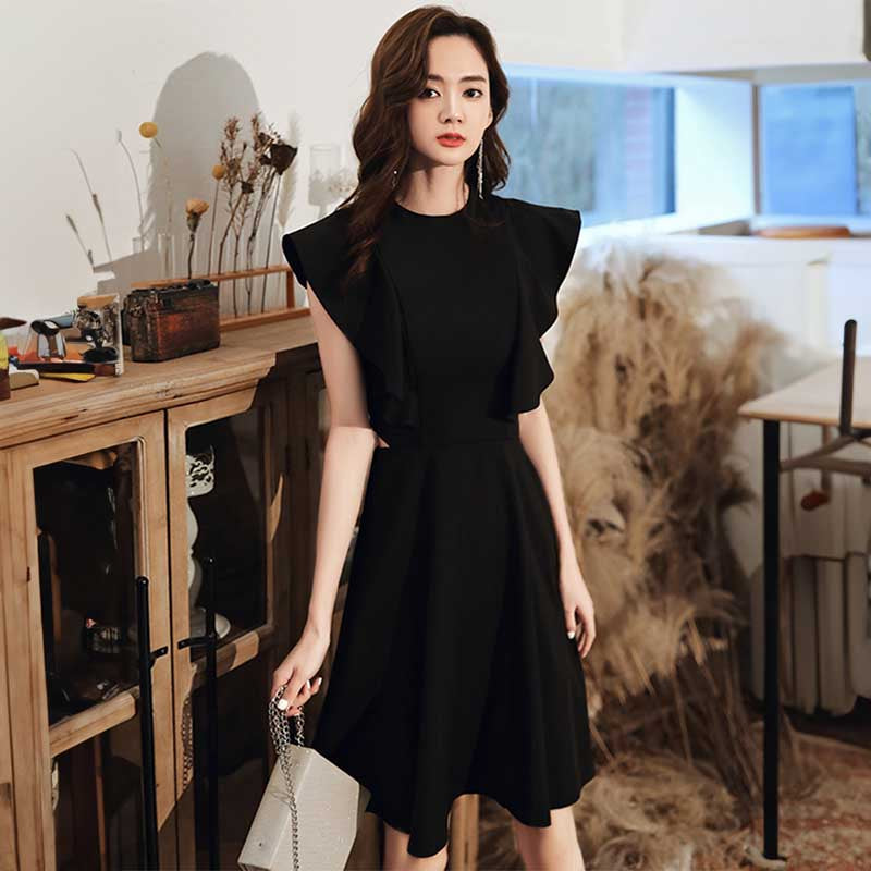 フリルスリーブブラックワンピース