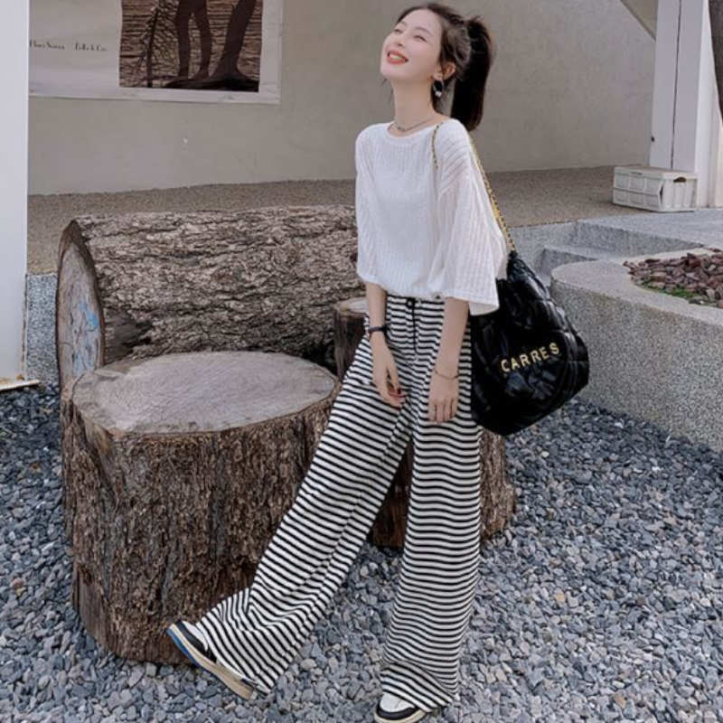 リブオーバードルマンプルオーバー×ボーダースウェットパンツ