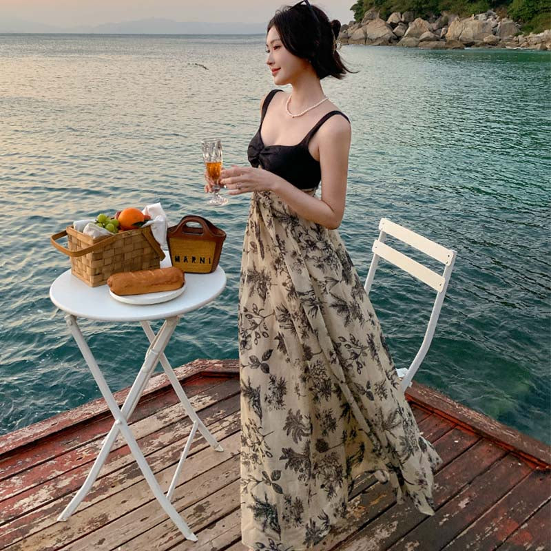 ブラックカーディガン×シックフラワーワンピース